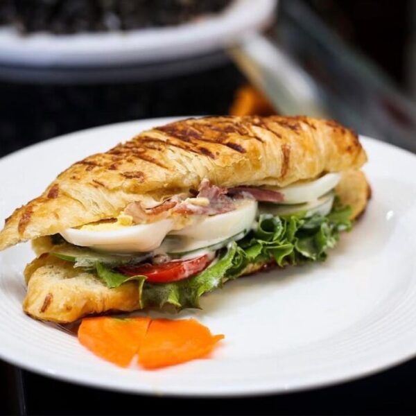 Croissant Egg & Bacon Sandwich